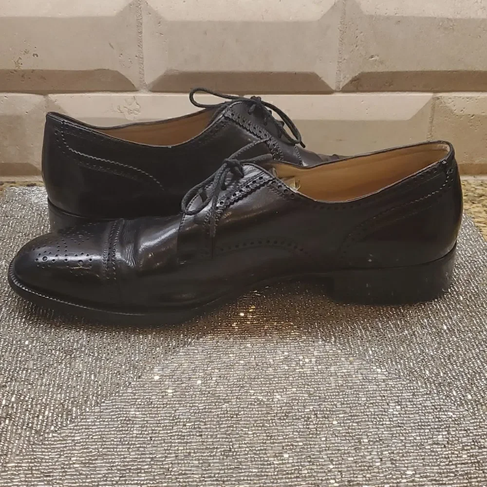 ‎BELTRAMI Black Leather Wingtip Oxfords - Size 9